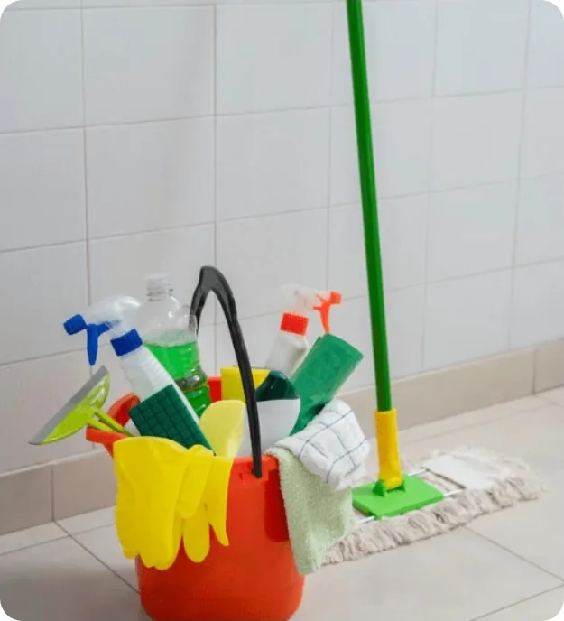 أدوات ومنتجات التنظيف المنزلي
